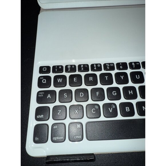 Logitech Keys 2 Go 2 White Keyboard MacOS/Windows/iPadOS/Android NO CHARGING CAB - Picture 5 of 11